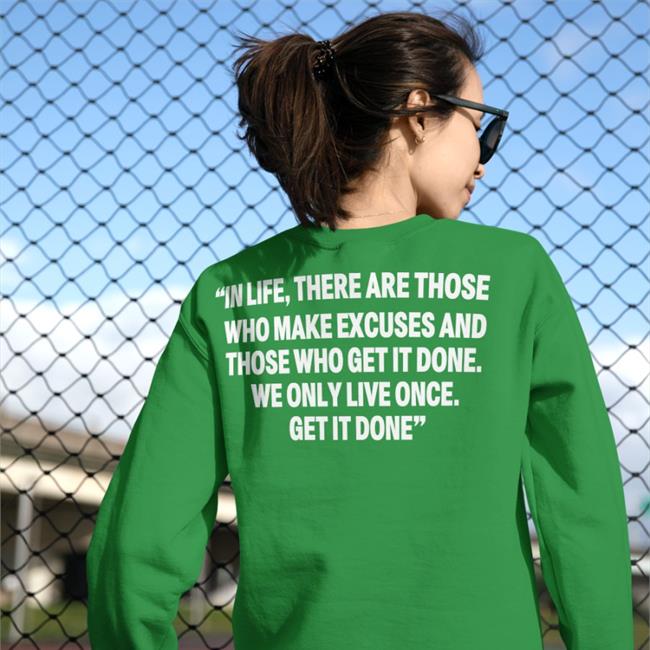 In Life There Are Those Who Make Excuses And Those Who Get It Done New Hoodied
