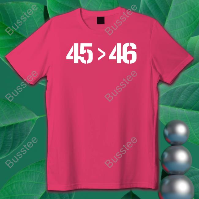 Cris Miller Wearing 45 > 46 T Shirt
